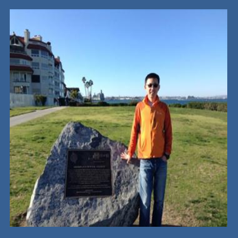 杨道奇，现就职于美国硅谷光学技术有限公司，工艺工程师。